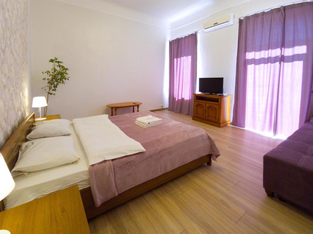 Home-Hotel Apartments On Maidan Nezalezhnosti Square Kiev Bagian luar foto