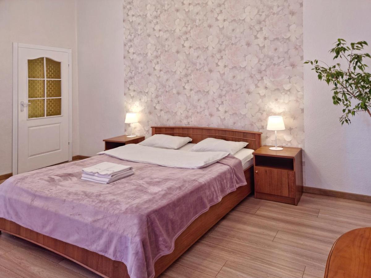 Home-Hotel Apartments On Maidan Nezalezhnosti Square Kiev Bagian luar foto