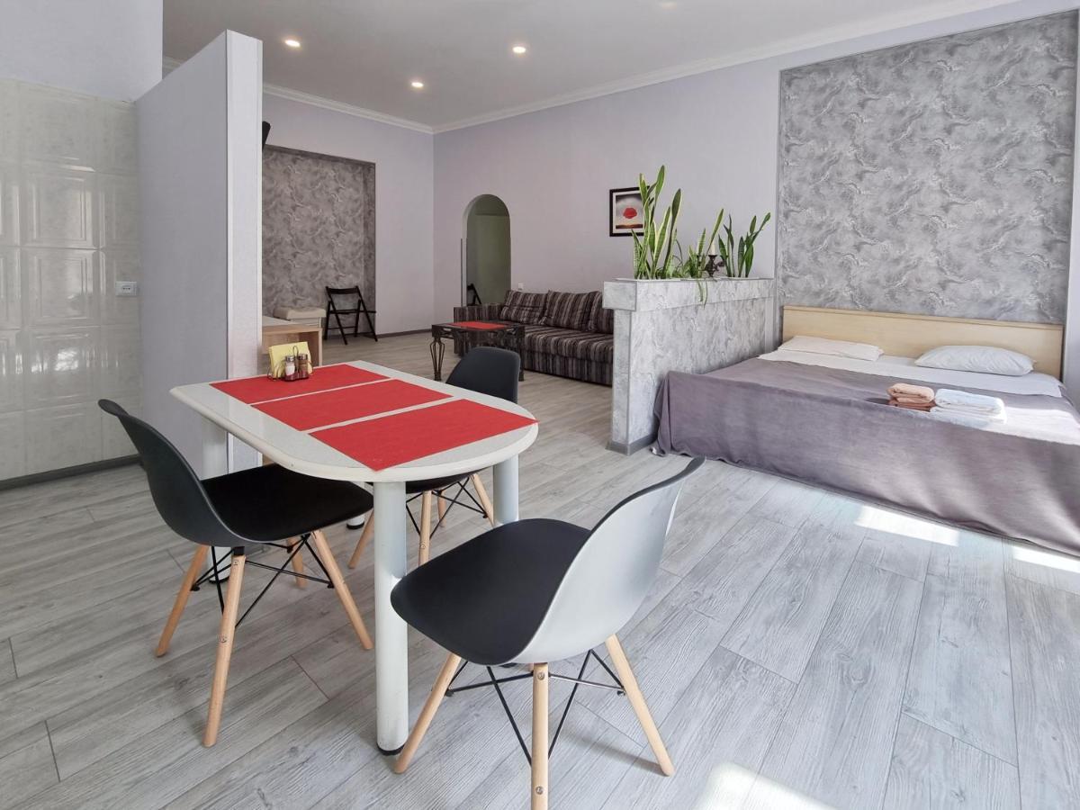 Home-Hotel Apartments On Maidan Nezalezhnosti Square Kiev Bagian luar foto