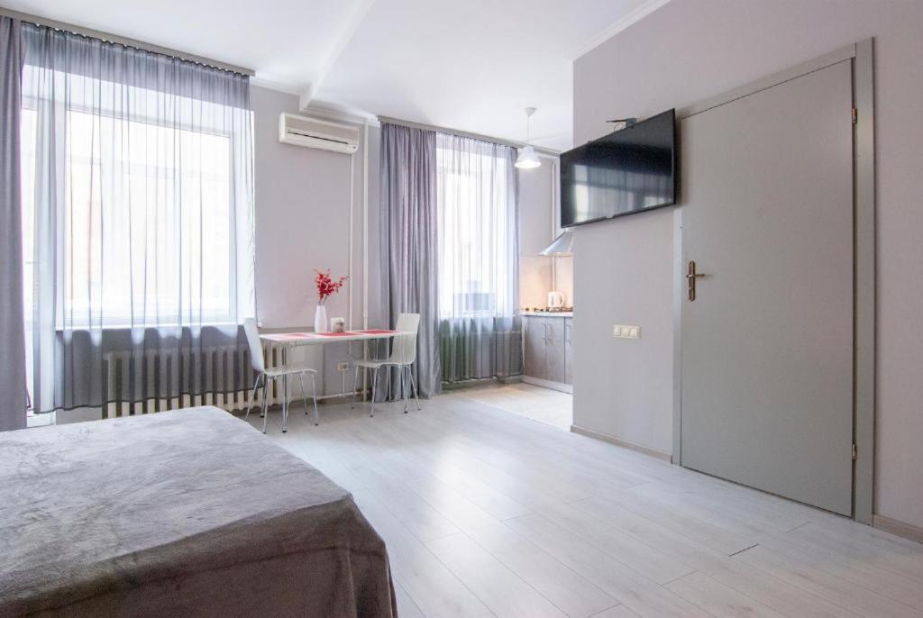 Home-Hotel Apartments On Maidan Nezalezhnosti Square Kiev Bagian luar foto