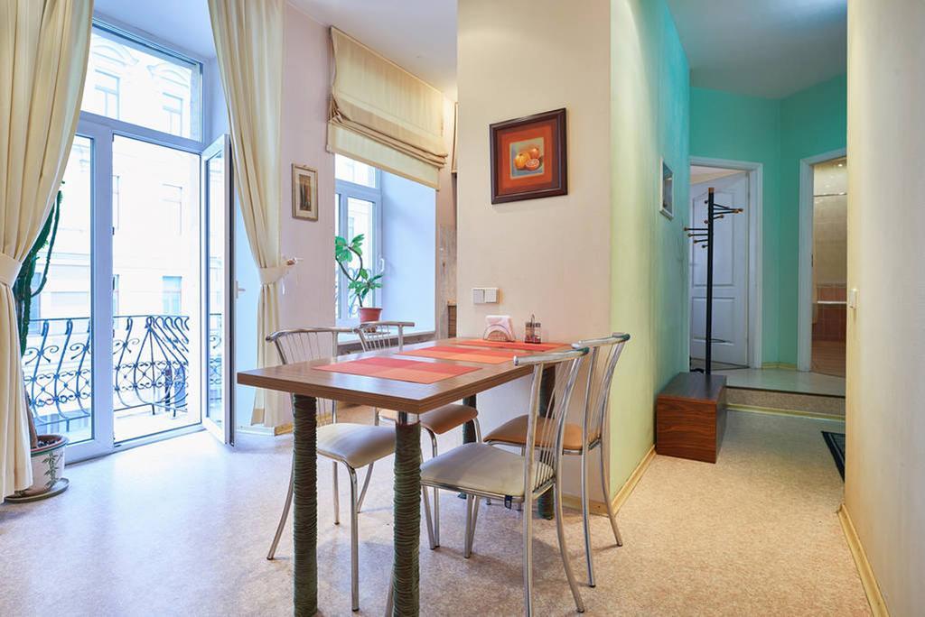 Home-Hotel Apartments On Maidan Nezalezhnosti Square Kiev Bagian luar foto