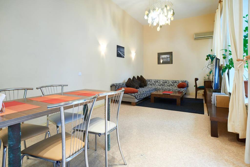 Home-Hotel Apartments On Maidan Nezalezhnosti Square Kiev Bagian luar foto