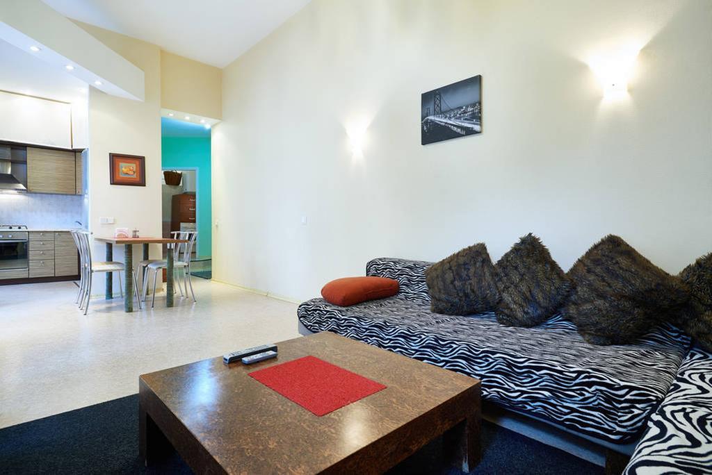 Home-Hotel Apartments On Maidan Nezalezhnosti Square Kiev Bagian luar foto